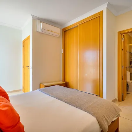 Bright 2br With Pool Near By Lovelystay Apartman