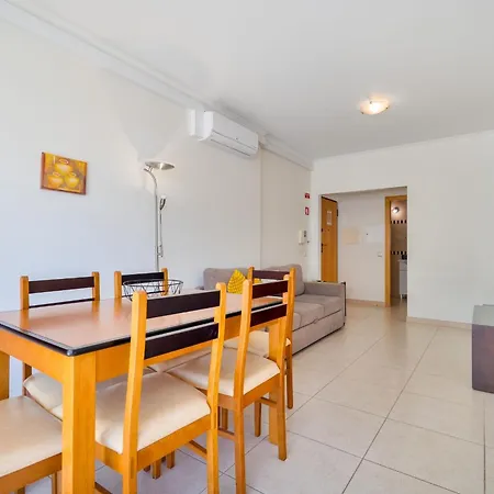 Bright 2br With Pool Near By Lovelystay Apartman
