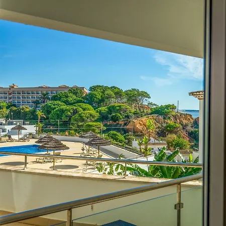 Bright 2br With Pool Near By Lovelystay Αλμπουφέιρα