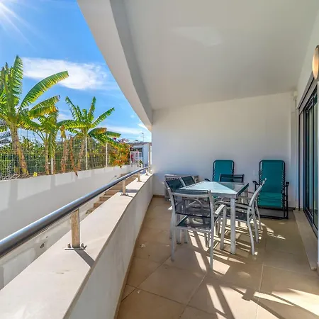 Bright 2br With Pool Near By Lovelystay Αλμπουφέιρα