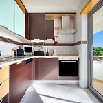 شقة Bright 2br With Pool Near By Lovelystay