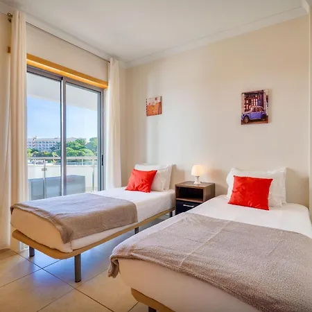 公寓 Bright 2br With Pool Near By Lovelystay