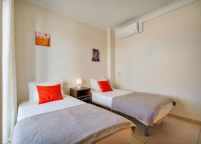 Bright 2br With Pool Near By Lovelystay Apartment *