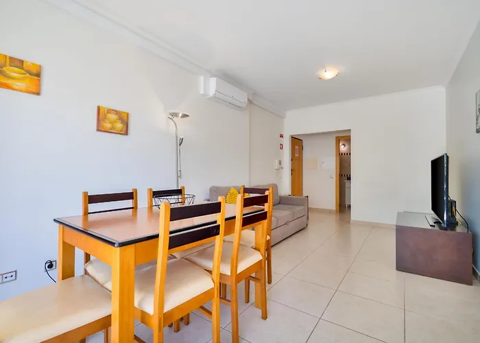 Bright 2br With Pool Near By Lovelystay Apartment