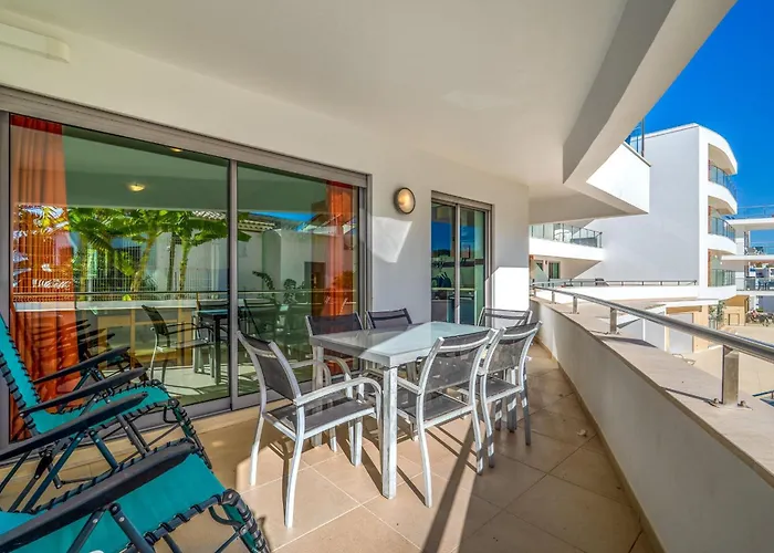 Bright 2br With Pool Near By Lovelystay Apartment *