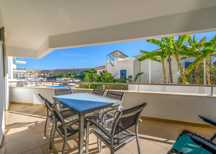 Apartment Bright 2br With Pool Near By Lovelystay *