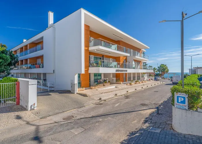 Apartment Bright 2br With Pool Near By Lovelystay *