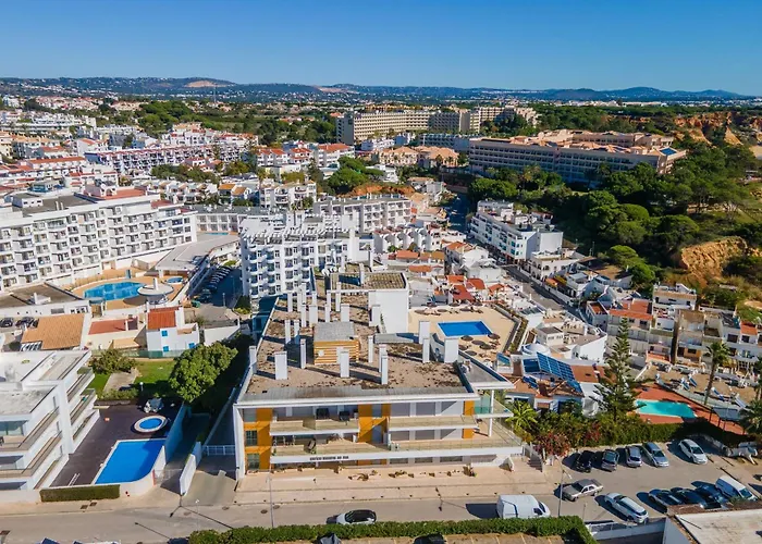 Bright 2br With Pool Near By Lovelystay