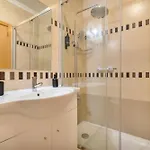 Apartment Bright 2br With Pool Near By Lovelystay *