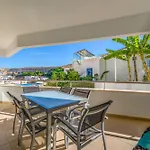 Apartment Bright 2br With Pool Near By Lovelystay *