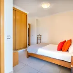 Apartment Bright 2br With Pool Near By Lovelystay *