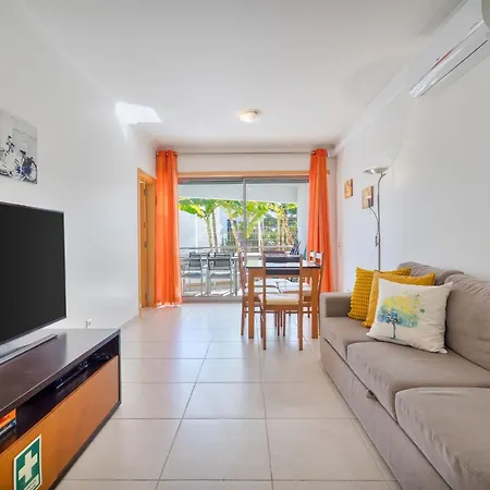 Bright 2br With Pool Near By Lovelystay Appartamento Albufeira