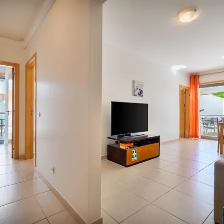 Bright 2br With Pool Near By Lovelystay Appartamento Albufeira